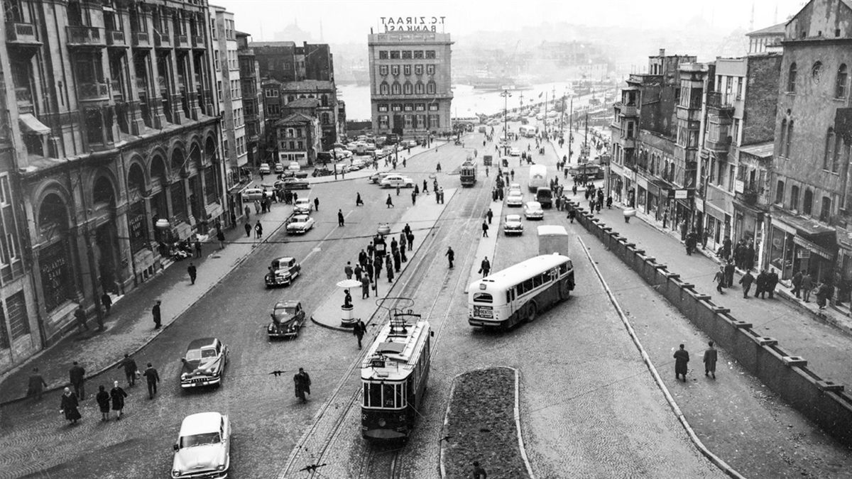 Tarihi Karaköy — Tersane Caddesi
